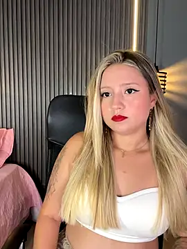 Snapshot of MiaPetit_ chatting on 13, 9, 2025 MiaPetit online show from 13, 9, 2025