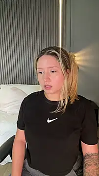 MiaPetit  online show from 15, 11, 2025