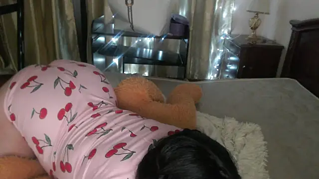 cutie sakura online show from 2, 3, 2025