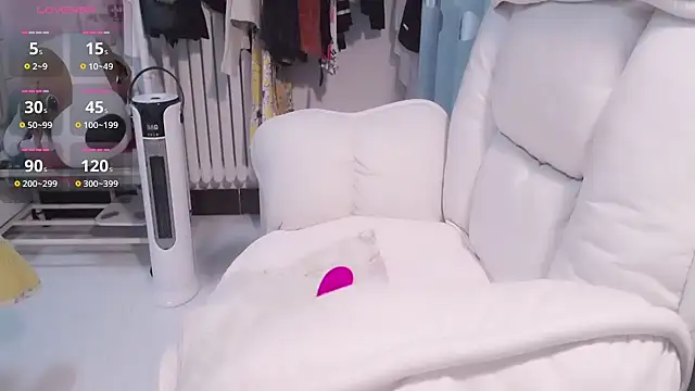 Snapshot of CN-Lily chatting on 11, 11, 2025 CN-Lily online show from 11, 11, 2025