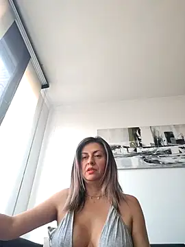 Latiinvenushot online show from 16, 3, 2026