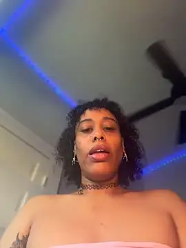 Snapshot of loveluna8 chatting on 27, 4, 2026 loveluna8 online show from 27, 4, 2026