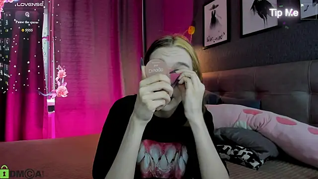 Snapshot of Lesi_Moonie01 chatting on 18, 7, 2026 Lesi Moonie01 online show from 18, 7, 2026