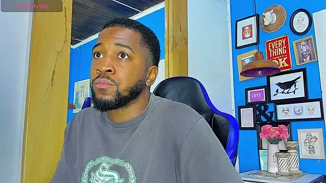 Snapshot of Drake_Nassir4 chatting on 8, 10, 2025 Drake Nassir4 online show from 8, 10, 2025