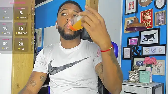 Snapshot of Drake_Nassir4 chatting on 21, 10, 2025 Drake Nassir4 online show from 21, 10, 2025