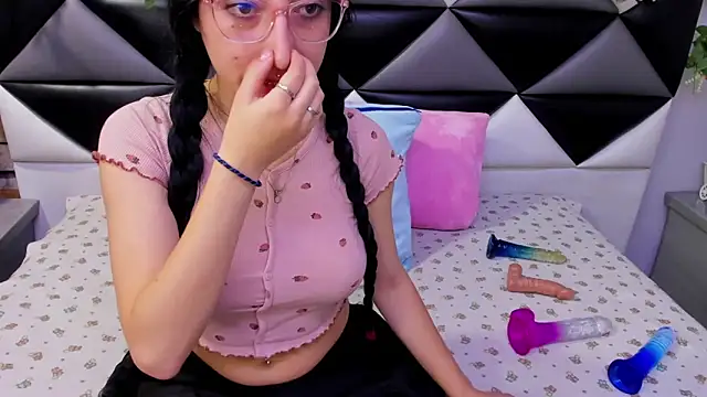 Snapshot of Katty_Queen chatting on 13, 11, 2025 Katty Queen online show from 13, 11, 2025