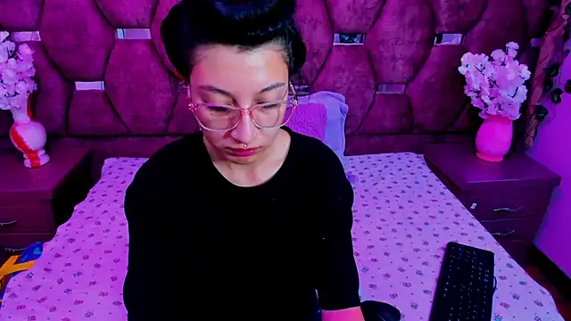 Snapshot of Katty_Queen chatting on 8, 7, 2026 Katty Queen online show from 8, 7, 2026