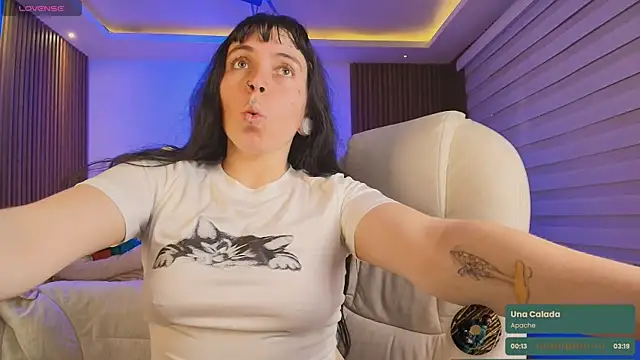 Snapshot of Lucy_Smith2 chatting on 27, 10, 2025 Lucy Smith2 online show from 27, 10, 2025