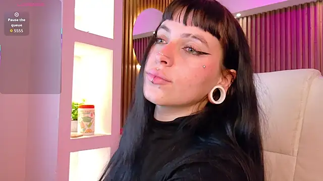 Snapshot of Lucy_Smith2 chatting on 14, 11, 2025 Lucy Smith2 online show from 14, 11, 2025