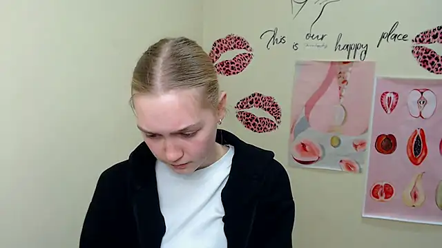 Snapshot of MademoiselleCl chatting on 5, 2, 2025 MademoiselleCl online show from 5, 2, 2025