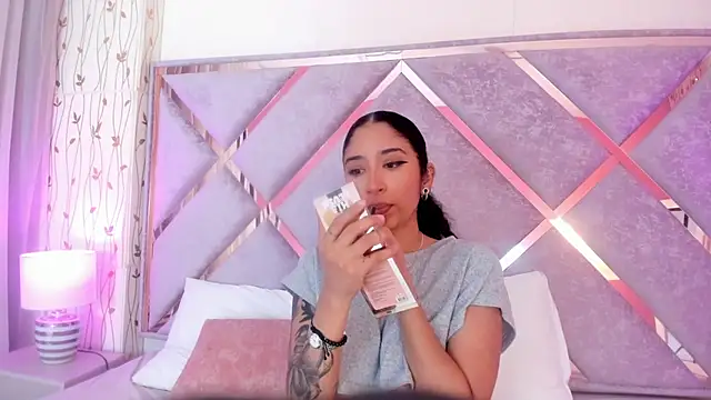  lanna jhonson  online show from 31, 12, 2024