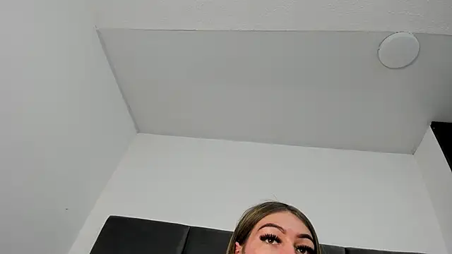 Snapshot of Lizz_Luna chatting on 17, 10, 2025 Lizz Luna online show from 17, 10, 2025