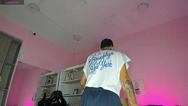 Ian Castillo  online show from 23, 10, 2025