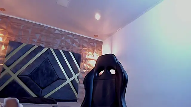 Ian Castillo  online show from 4, 2, 2026