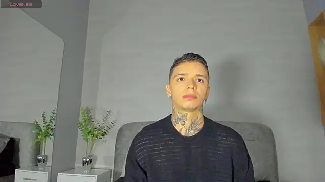 Snapshot of Ian_Castillo_ chatting on 8, 6, 2026 Ian Castillo online show from 8, 6, 2026