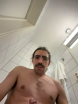 wolfwhite95 online show from 14, 4, 2026