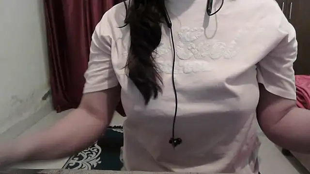 ANANYA-TIWARI online show from 28, 11, 2025