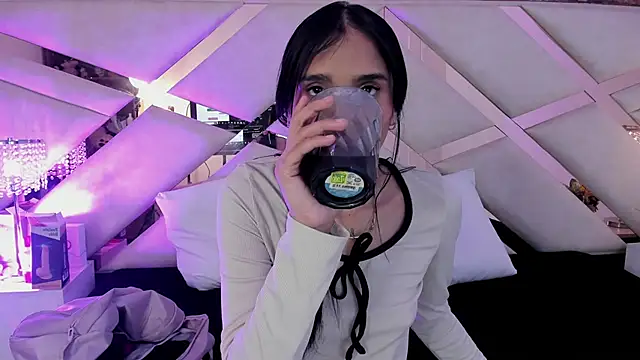 sophie pariss online show from 23, 10, 2025