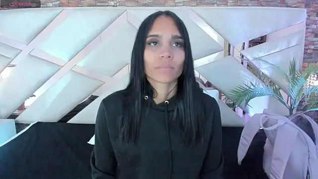 Snapshot of sophie_pariss chatting on 4, 2, 2026 sophie pariss online show from 4, 2, 2026