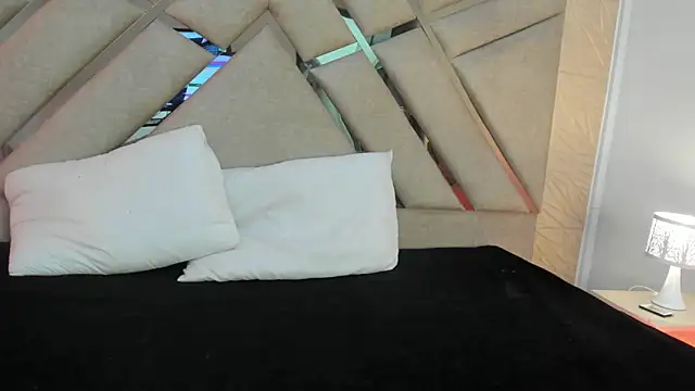 sophie pariss online show from 1, 4, 2026