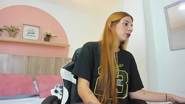 Snapshot of maroly_21 chatting on 16, 10, 2025 maroly 21 online show from 16, 10, 2025
