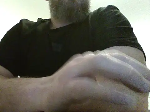 Snapshot of FROL83 chatting on 13, 4, 2026 FROL83 online show from 13, 4, 2026