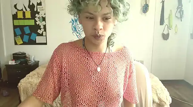 Snapshot of fenixmfx19 chatting on 2, 1, 2025 fenixmfx19 online show from 2, 1, 2025