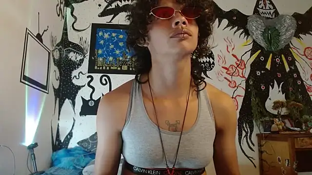 Snapshot of fenixmfx19 chatting on 6, 10, 2025 fenixmfx19 online show from 6, 10, 2025