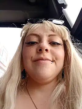 Snapshot of madelaine- chatting on 13, 12, 2024 madelaine- online show from 13, 12, 2024