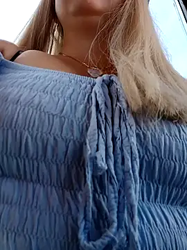 Snapshot of madelaine- chatting on 19, 12, 2024 madelaine- online show from 19, 12, 2024