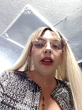 Snapshot of madelaine- chatting on 25, 2, 2025 madelaine- online show from 25, 2, 2025