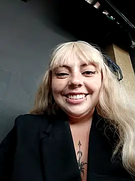 Snapshot of madelaine- chatting on 19, 3, 2025 madelaine- online show from 19, 3, 2025