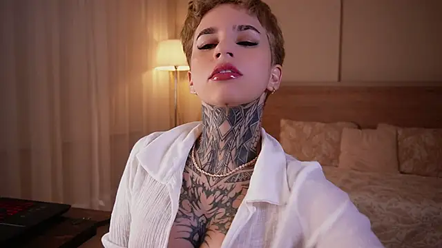 AliceShazaham  online show from 4, 3, 2025