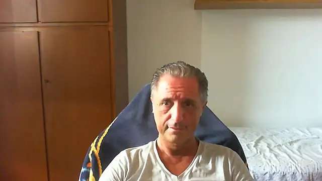 Snapshot of lliuk70mi chatting on 8, 7, 2026 lliuk70mi online show from 8, 7, 2026
