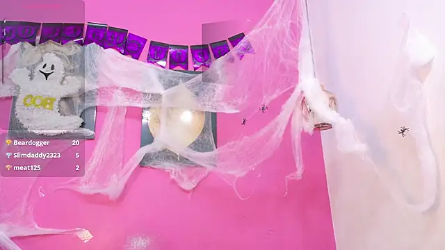 Snapshot of littleebonymommy chatting on 19, 10, 2025 littleebonymommy online show from 19, 10, 2025