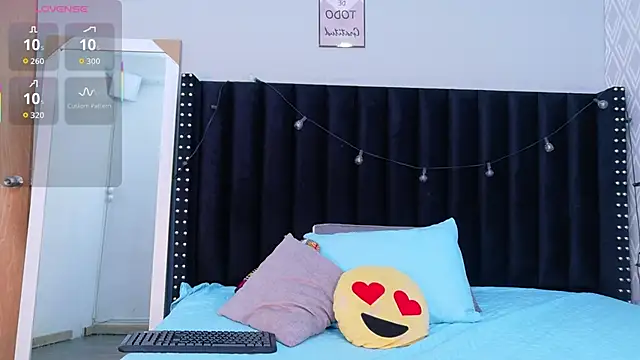 Snapshot of littleebonymommy chatting on 8, 11, 2025 littleebonymommy online show from 8, 11, 2025