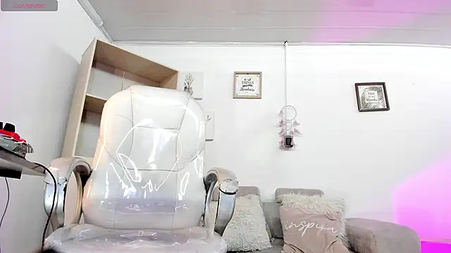 Alexx Scoot online show from 11, 3, 2025