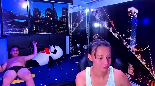 Snapshot of ValentinaAndTerry chatting on 12, 1, 2025 ValentinaAndTerry online show from 12, 1, 2025