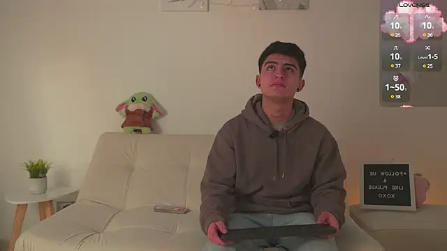 Snapshot of tommy_and_sophie chatting on 22, 1, 2025 tommy and sophie online show from 22, 1, 2025