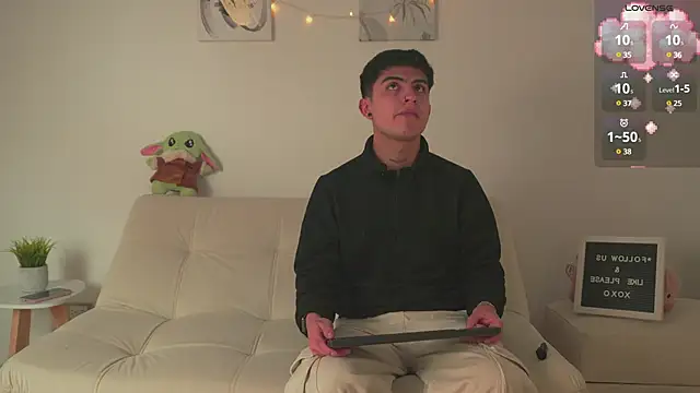 Snapshot of tommy_and_sophie chatting on 19, 2, 2025 tommy and sophie online show from 19, 2, 2025