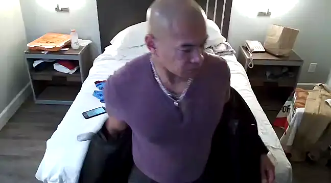 Snapshot of EatMyCake831 chatting on 11, 1, 2025 EatMyCake831 online show from 11, 1, 2025