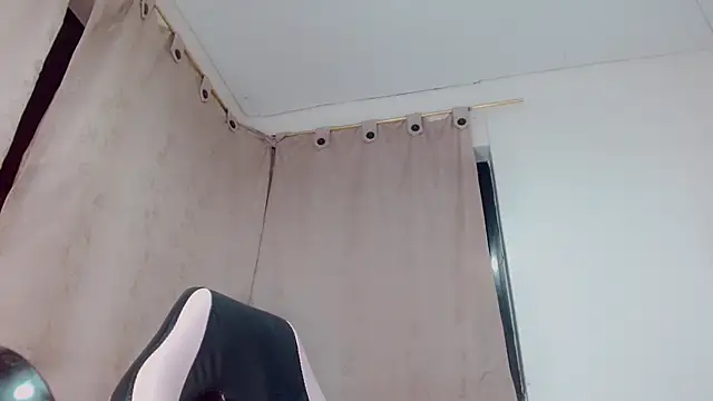 Snapshot of Oriana_braom chatting on 11, 1, 2025 Oriana braom online show from 11, 1, 2025