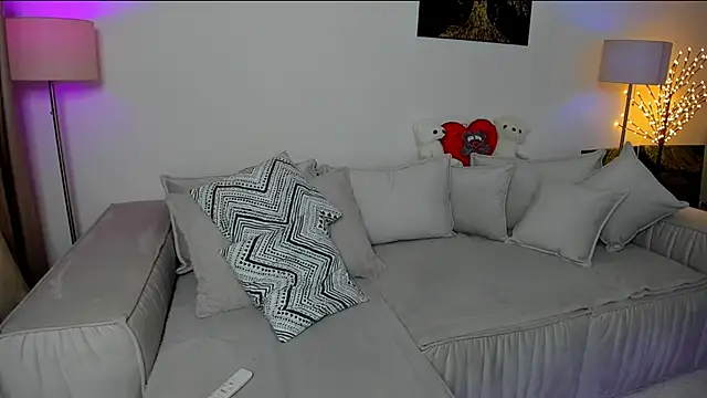 Queenofyouredreams online show from 8, 3, 2025