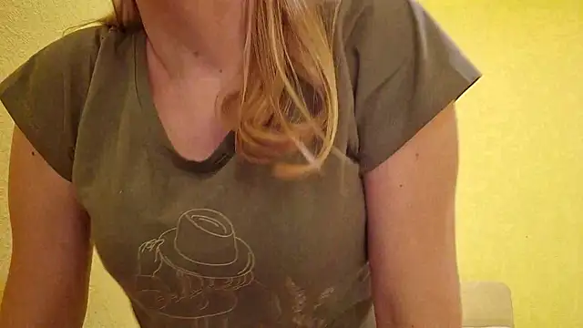 Snapshot of EstrellaWalters chatting on 13, 1, 2025 EstrellaWalters online show from 13, 1, 2025