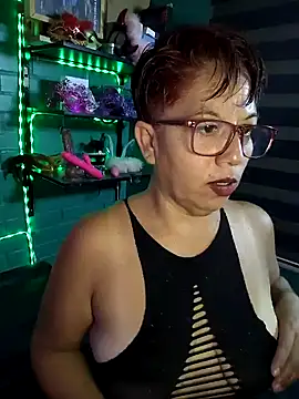 Snapshot of TRISH_MILF chatting on 6, 1, 2025 TRISH MILF online show from 6, 1, 2025