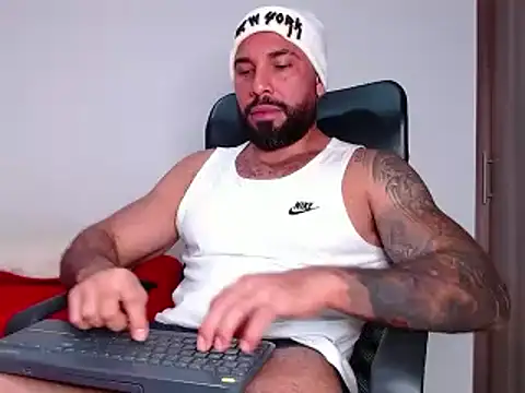 Snapshot of roman_muscle chatting on 12, 2, 2025 roman muscle online show from 12, 2, 2025