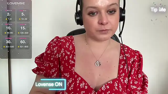 Snapshot of NaughtyWifeUK chatting on 18, 2, 2025 NaughtyWifeUK online show from 18, 2, 2025