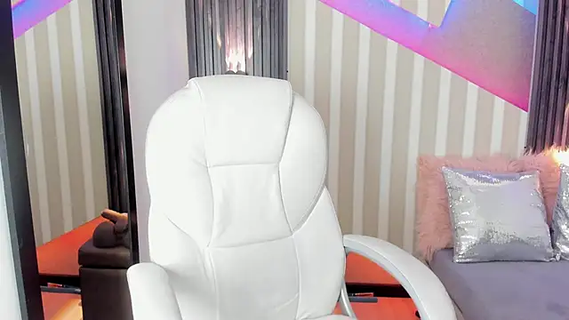 emily layton online show from 9, 9, 2025