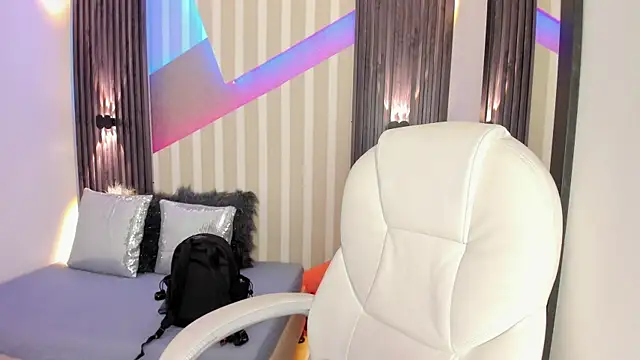 emily layton online show from 13, 11, 2025