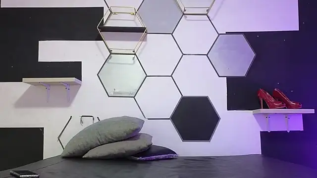 Snapshot of alondrabigtits chatting on 9, 9, 2025 alondrabigtits online show from 9, 9, 2025